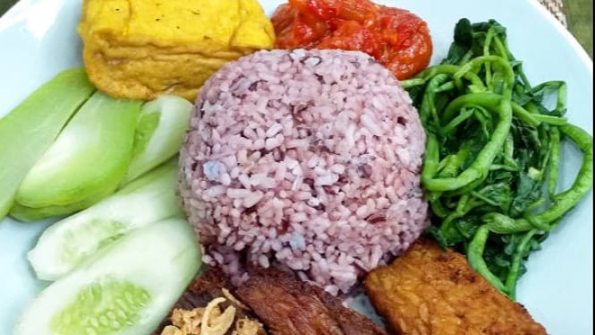 Nasi Merah dengan Dada Ayam